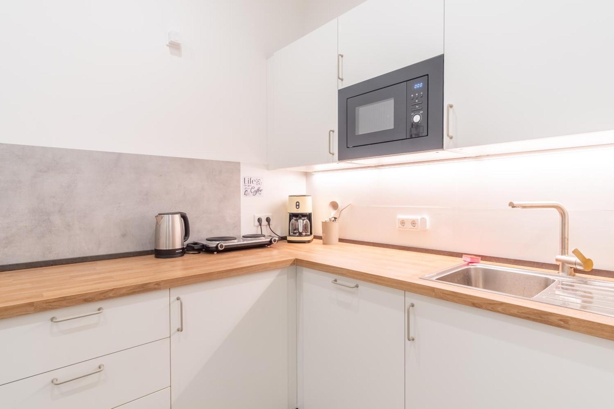 65 Zoll 4K Tv, Disney Plus, Soundbar, Kostenloser Kaffee, 5 Raeume Leipzig Extérieur photo